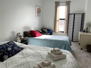 Spacious, Vibrant Downtown Apt Between Ann Arbor and Detroit